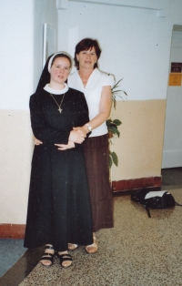 Pamětnice už jako řeholnice s matkou, 2007