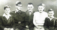 Jarmila Omesová s bratry