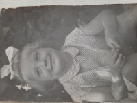 Dana Viestová, asi 4-ročná