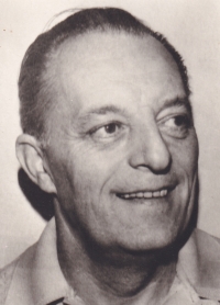 MUDr. František Ťápal, manžel pamětnice, 1978