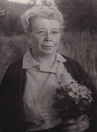 Matka pamětnice Josefa Srnová v 60. letech 20. stol.