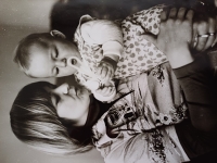 S mladším synom Igorom, jar 1977