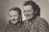 S maminkou, 50. léta 20. století