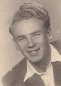 Otec pamětnice, 40. léta 20. století