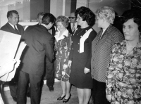 Předávání cen za dobrou práci v drůbežárně Zempro v Opavě Kateřinkách, Anna Fabiánová první zleva