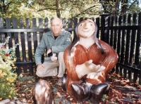 Stanislav Bukovský a Kouzelník Žito na Zámku Kozel - jeden z keramických artefaktů vyrobených v Keramickém středisku v Plzni-Černicích