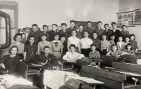 Třídní fotografie, František Fleischmann 3. zprava, sedící
