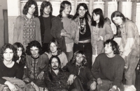 Kerhartice, pamětník 4. zleva uprostřed