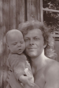Martin Oulický se synem v roce 1980