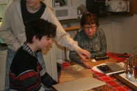 Ladislava Braná s týmem žáků při nahrávání pro projekt Příběhy našich sousedů, 2024