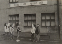 Posměšky na konto "starých" hesel - prosinec 1989