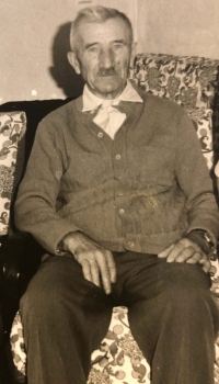 Prastrýc Karel Behenský (*1901), Josefův mladší bratr, který přežil koncentrační tábory