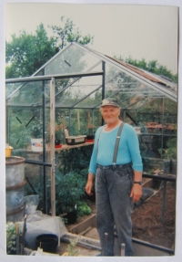 Ladislav Remeň u skleníku