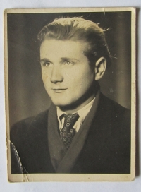 Ladislav Remeň v mládí, Bratislava, 1947