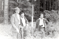 Otec Pavel Prášek s fotografem Petříkem, 1979