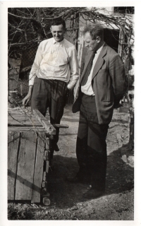 Otec Pavel Prášek se strýcem lékařem Josefem Práškem, 60. léta