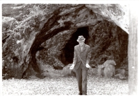 Otec proutkaří u jeskyně Šipka u Štramberku, 80. léta