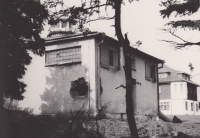 Prostřelená trafostanice na Klínovci, srpen 1968