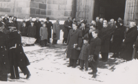 Mother Emilie's funeral in St Lawrence's Church in Vysoké Mýto, February 1951. The sons are at the centre, with Jiří Zedníček standing closest to the photographer