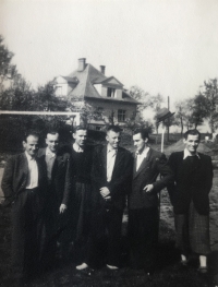 Miloslav Jiroš s kamarády, třetí zleva
