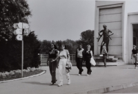 Zuzana Hudečková s kamarádkou na dovolené na Slovensku (lázně Piešťany) v 80. letech