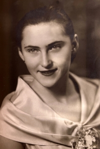 Hana Hrdinová, šestnáctiletá