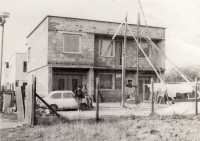 Stavba rodinného domu v Horním Jelení, 80. léta 20. století