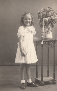 Annelies Taubová při biřmování