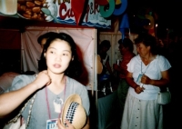 Alena Koňáková na Mezinárodním festivalu mládeže v Severní Koreji v Pchjongjangu, 1989