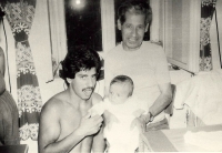 Alexander Papageorgiu s otcem a synem Janisem