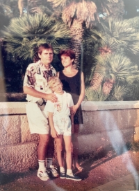 s manželkou Vierou a synom 