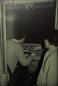 Moje první jízda tramvají. Blahoslav Rozbořil řídí tramvaj, dvě zastávky. 16. března 1983