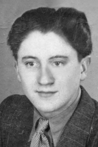 Výřez portrétní fotografie Jiřího Jaroše, 1947