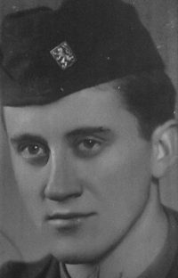 Jiří Jaroš jako voják základní vojenské služby mezi lety 1950–1952
