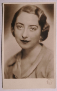 Maminka ve věku 25 let, 1