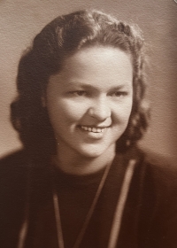 Marta Grusová, tehdy Dostálková, 1944