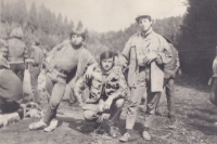 Dieter Neumann (vpravo) s přáteli, 70. léta 20. století