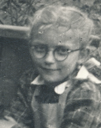 Marie Raisiglová, rozená Ajšmanová, na Petřinách, rok 1944