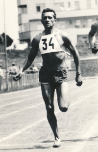 Josef Staněk na atletických závodech, Praha, 1960
