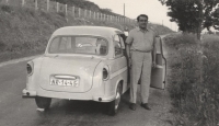 koniec 70. rokov, Pavol Strauss s prvým autom Trabantom
