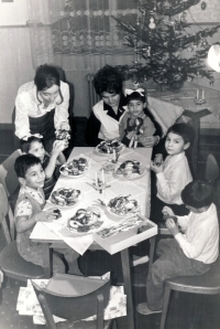 Růžena deWeij jako vychovatelka v ústavu pro hluchoněmé děti