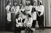 Marie Šteflová při České besedě, 1949