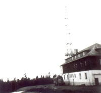 Stržení stožáru starého vysílače na Klínovci