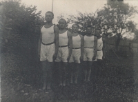 Otec Gustav Fiala, první v řadě, Sokol, 1932