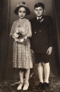 Pamětník vpravo, 1948