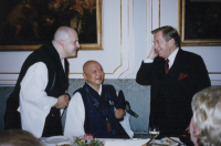 Josef Mádl's meeting with Václav Havel, around 2000