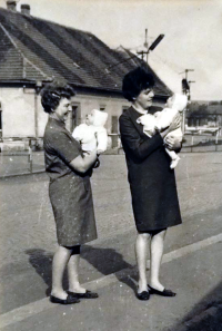 S tchyní a dětmi, 1969