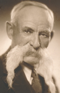 Dědeček Dominik Drábek