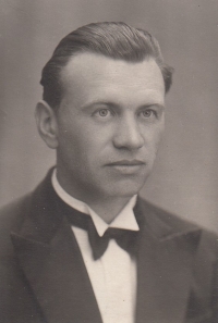 Gustav Fiala, otec pamětnice, Přeštice, asi 1940