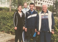 Tréner dorastu skoku do výšky 